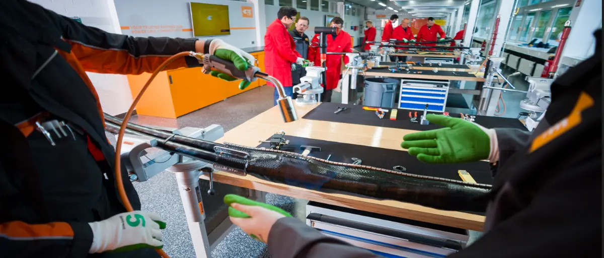 Applying Raychem heat shrink to a power cable joint
